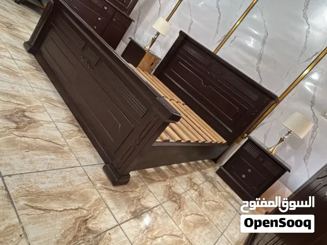 غرفة نوم ماستر.  خشب لاتيه ملبس بلوط فاخر  أحرف الغرفة كاملة من خشب الزان لمتانة وفخامة أكب