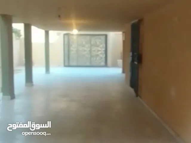 520 m2 More than 6 bedrooms Townhouse for Rent in Tripoli Ain Zara