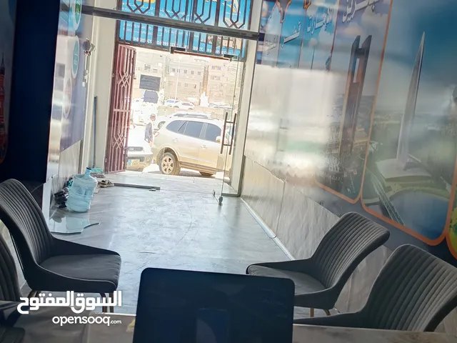 محل تجاري في المكلا الشرج شارع الهايبر ايجاره عرطه 300سعودي