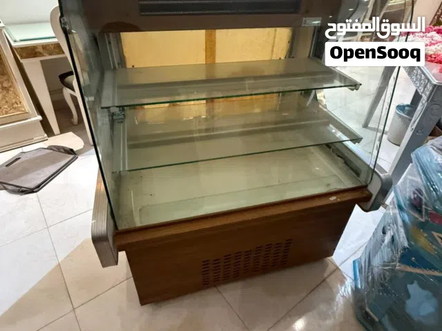 ثلاجه عرض حلويات للبيع