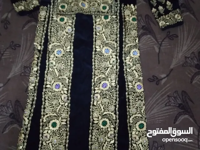ثوب فلسطيني للبيع في الاردن على السوق المفتوح