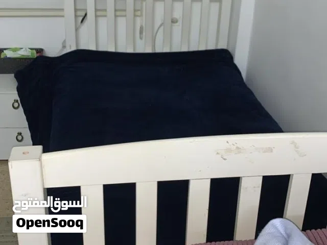 تخت بحاله ممتازه ايكيا وفرشه ضغط جديده