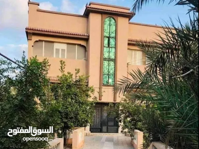 ارض بها منزل للبيع في صور سعود