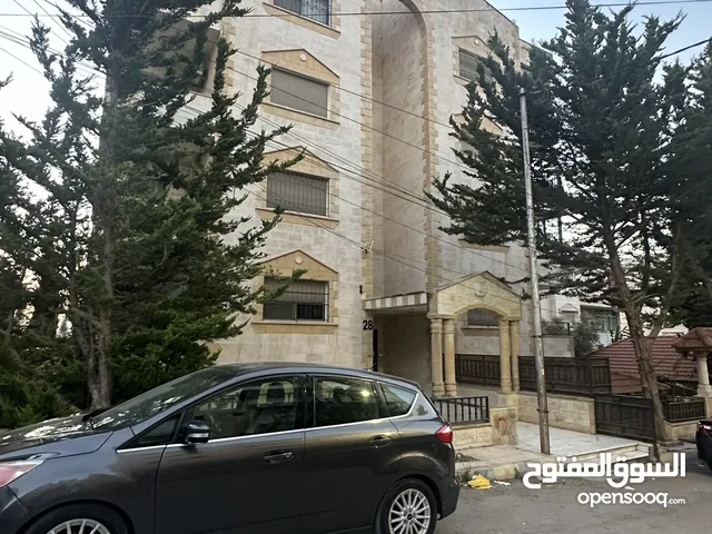 شقة فارغة مميزة للبيع من المالك اربد حي الافراح..200 متر مربع ط1