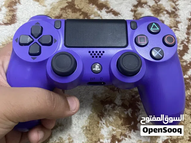 جهاز تحكم لي بلايستيشن 4مستعمل في حالة جيدة