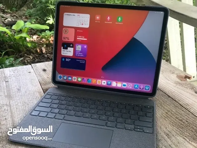 ايباد برو 12.9  M1 الجيل الخامس 256  Wifi and cellular مع كفر لوجيتيك وقلم Gen 2