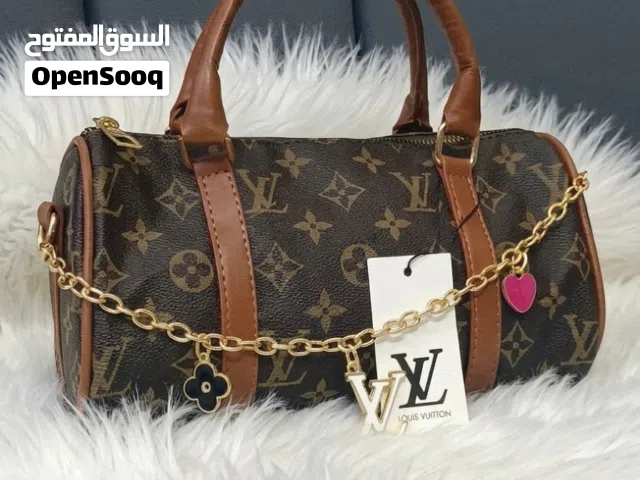 من أول نظرة راح تحبينها جنطة تجمع بين الجمال والعملية بنفس الوقت