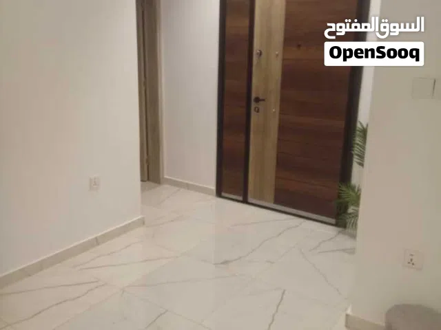 شقة بالدور الأول للبيع في الحدائق بعد معرض التجرهي للاثاث