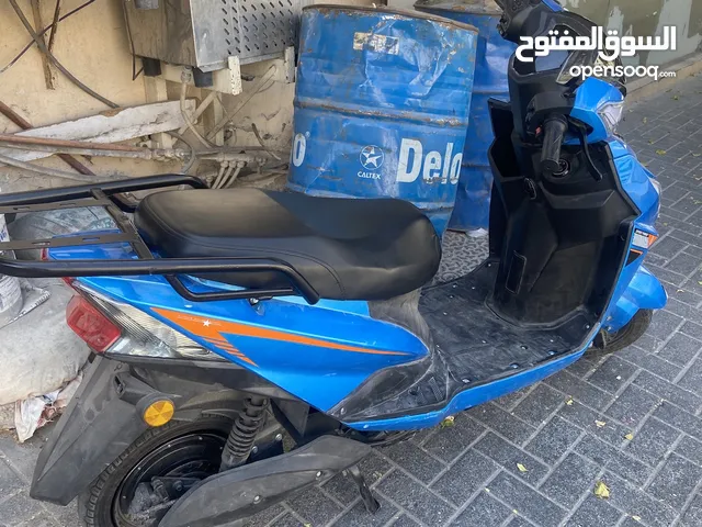 سكوتر كهربائي توني مبدل تاير و بتري و مافيه ولا مشكله