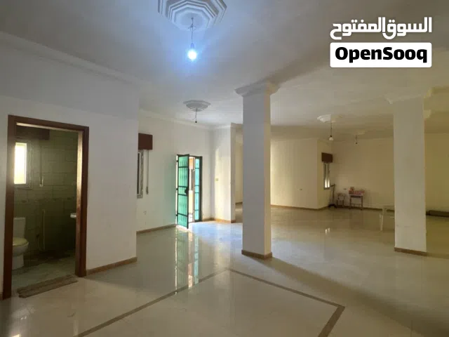 صالة او مخزن ممتاز في خدمات طريق الشط وقرب الرئيسي