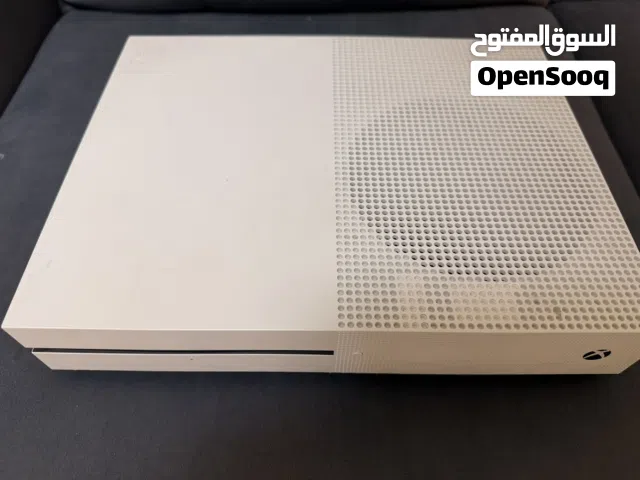 Xbox one s Used No Controllerd