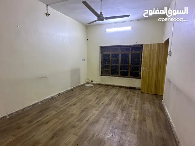 200 m2 2 Bedrooms Townhouse for Rent in Basra Jaza'ir