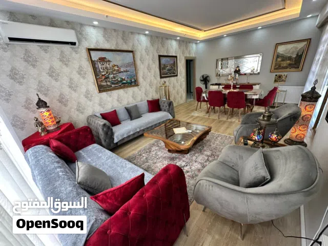 شقق مفروشة للايجارالسياحي ثلاث غرفه وصاله لوكس Vip  طابق أول بدون مصعد  مكيفات عدد 3 حمامات عدد 2