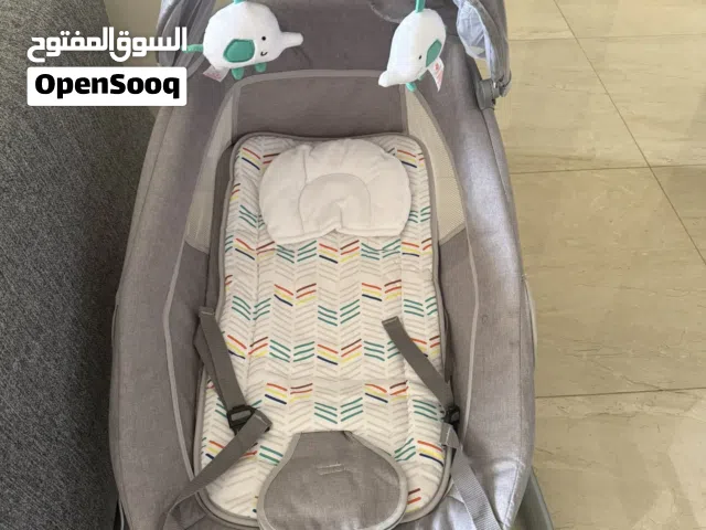 كرسي اطفال هزاز عالكهرباء بحالة ممتاز