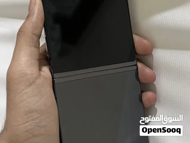 Z flip 5 256GB عررطه