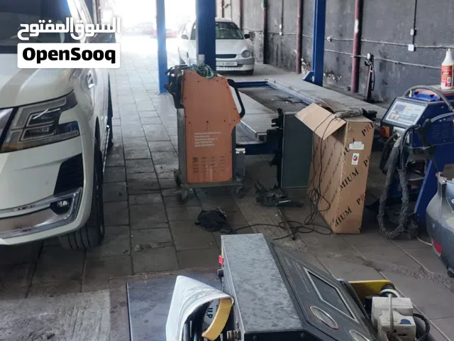 كراج للبيع في خورفكان يعمل حاليا وبدخل يومي وموقع ممتاز