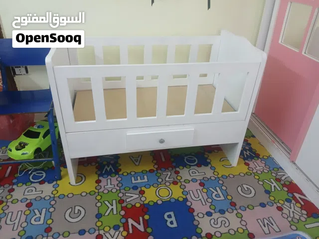 سرير بيبي تفصيل خشب لاتيه