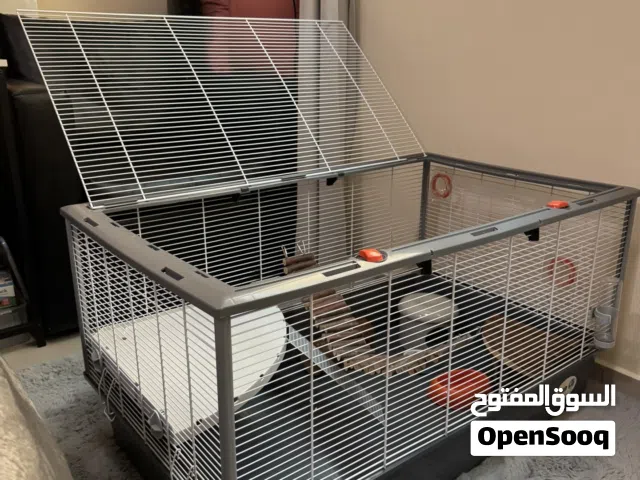 Selling a large hamster cage )