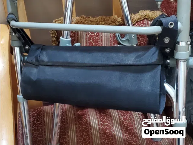 مشاية طبية فاخرة (قابلة للطي + مقعد راحة) بحالة ممتازة - للبيع في صنعاء