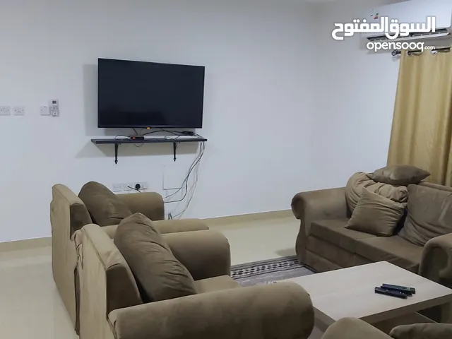 للإيجار بشارع المها العام شقه مفروشه فرش راقي غرفتين و صاله و مطبخ و مخزن وثلاث حمامات قريب الخدمات