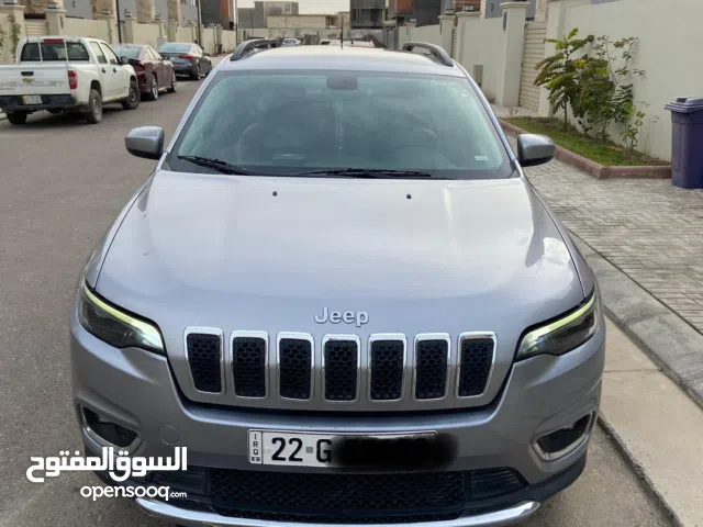 جيب شيروكي بزون موديل 2019 محرك 2400 نظيفة جدا