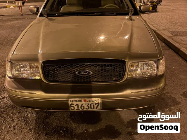 2004 Ford Crown Victoria Base
