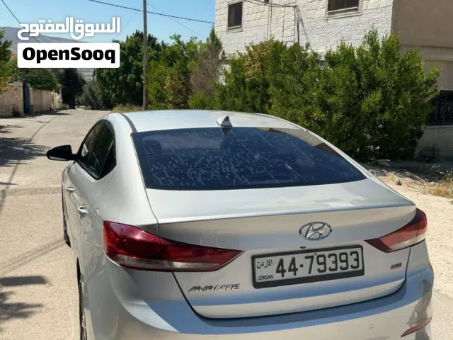 2017 هيونداي افانتي Standard