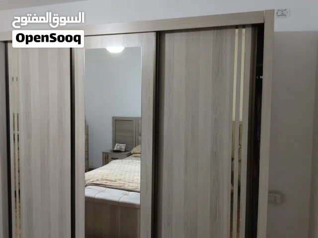 غرفة نوم بكامل ملحقاتها