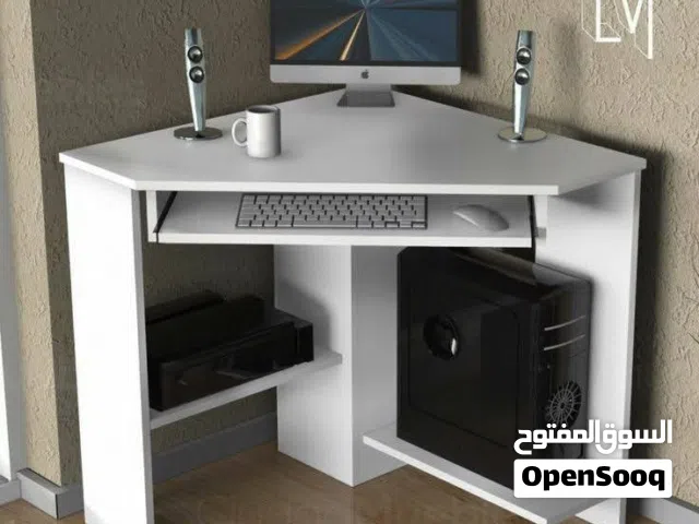 طاولة كمبيوتر مميزة