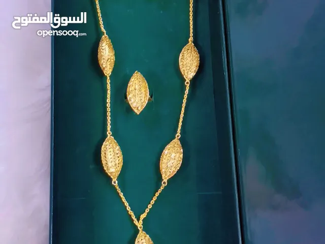 سلسال طقم من مجوهرات الزبرجد المشهورة بأناقتها