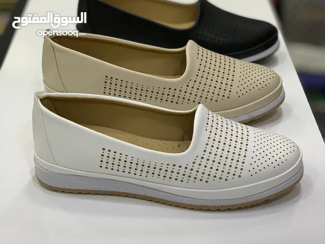 أحذية طويلة نسائي للبيع : أحذية نسائية : ماركات : اديداس : الدو : أرخص  الأسعار في طرابلس