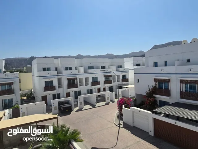 فيلا روعة و بسعر ممتاز مسقط منطقة البستان قريب البحر