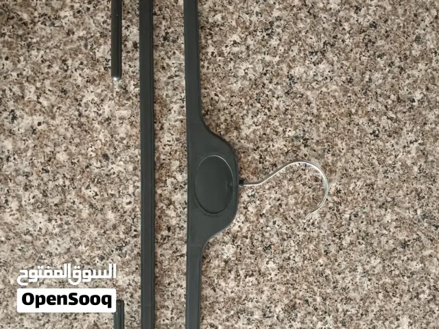 علاقات ملابس للبيع