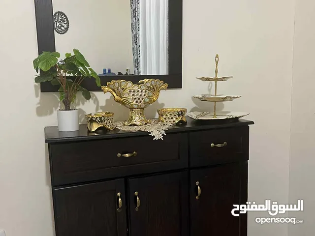 (خزانه احذيه تفصيل مرايا خشب تقيل  مافيها اي خدش سعر بيع 30)