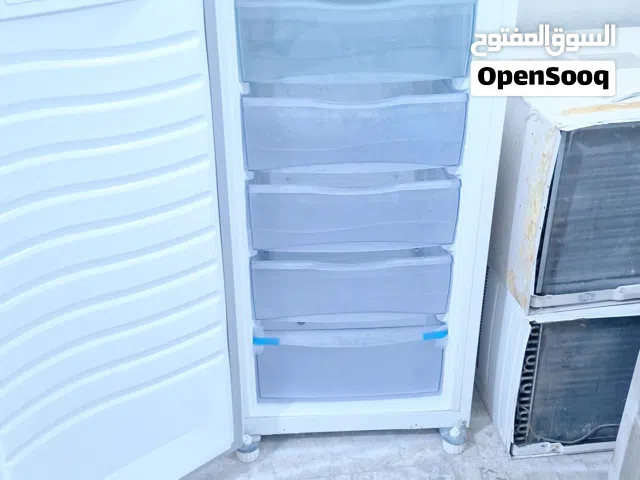بيع فريزر ويربول ايطالي حجم وسط 14 قدم حال ممتازه جدا مع التوصيل والكفاله
