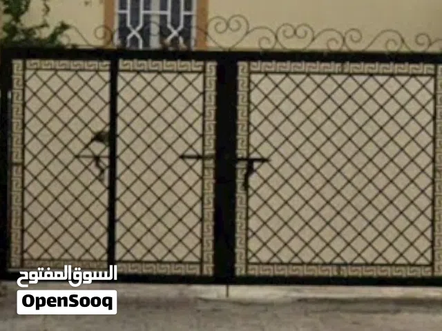 باب خارجي مستعمل