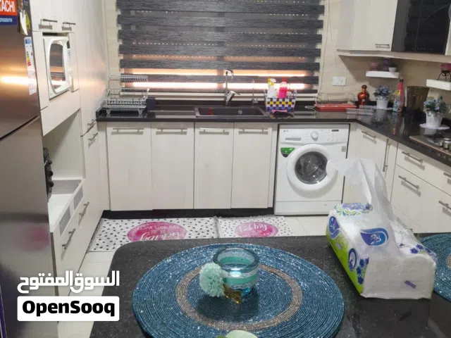 شقه للبيع طابق رابع موقعها  ربوه عبدون خلف الشرطه النسائيه