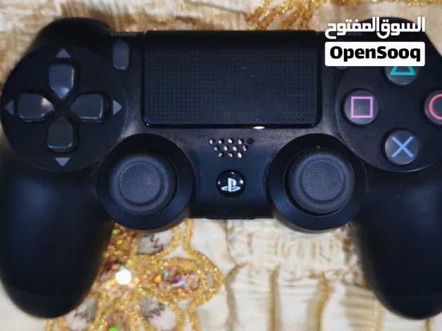 ايادي بلاستيشن 4 جديده اصلية  و سيديهات مشكلة