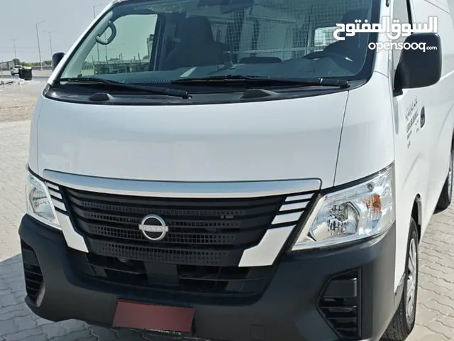 نيسان شاحنه مقفله موديل 2022 مطلوب 9800 ريال  عداد 130000 نيسان شاحنه مقفله موديل 2022 وكالة عمان