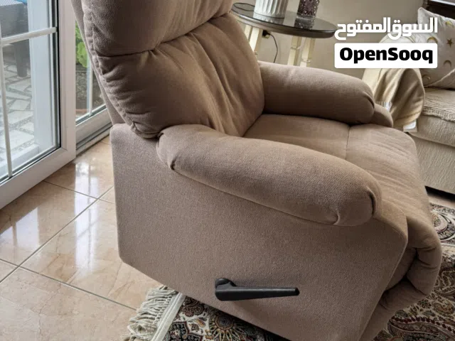 كرسي ريكلاينر أمريكي مريح جدًا بحالة ممتازة