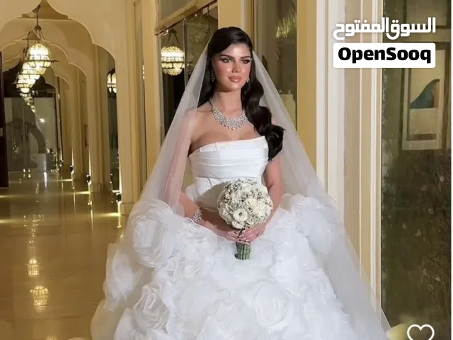 فستان زفاف جديد