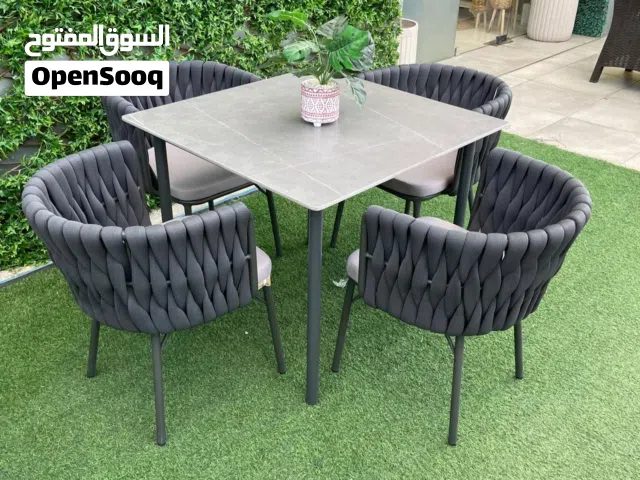 طاولات مع كراسي خارجية تشكيلة فاخرة وفخمة