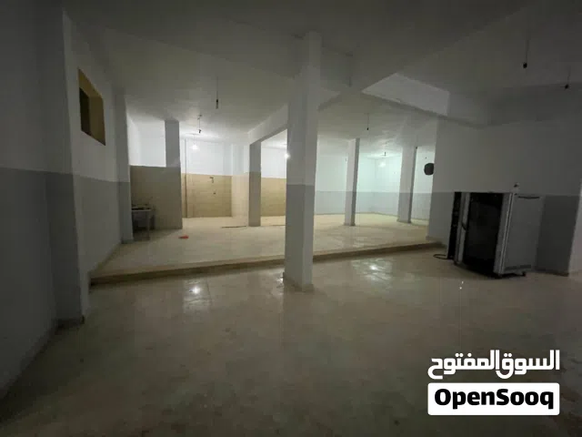 مبنى كامل في حي قطر يصلح لاي ايجار .