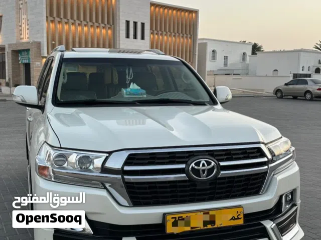 لاند كروزر 2020 فئة VXR خليجي مع ضمان شامل وحالة ممتازة