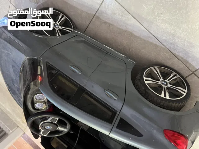 سيارة أطفال