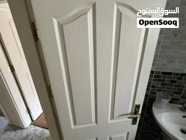 أبواب داخلية لون أبيض نظيف عدد 8