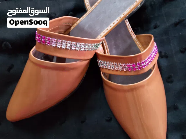 شباشب قطع مقاسات 37/38/39/40/اشكال والوان