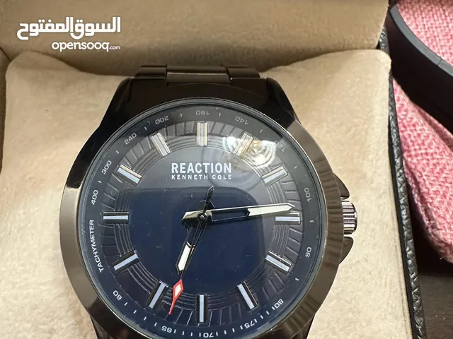 كل ساعه مكتوب سعرها عليها
