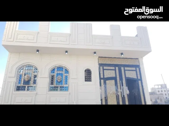 للبيع بيت واسع وجديد وقريب جدا للشارع العام والخدمات كلها متوفره . التفاصيل في الاسفل اخر الاعلان