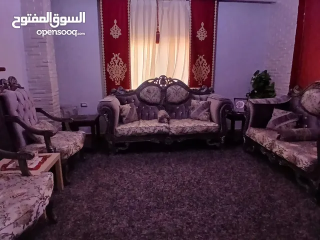 طقم كنب فاخر مع البردايه مع الطاولات مع الثريه  